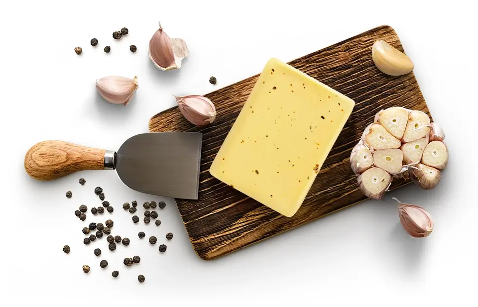 Decorative picture of Garlic & Cracked Pepper Club Cheddar
